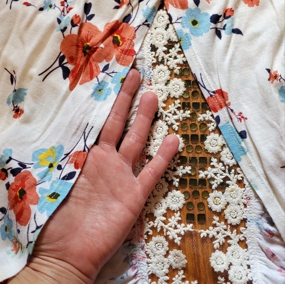 Daytrip Flower Open Back Top - Picture 3 of 6